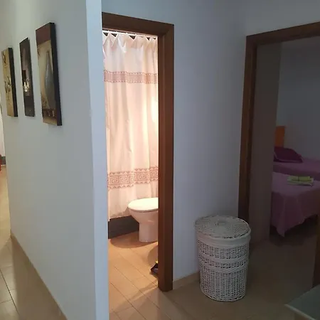 Apartamento En Centro De Conil, Calle Becquer 56, A/c, Wifi, Garaje *