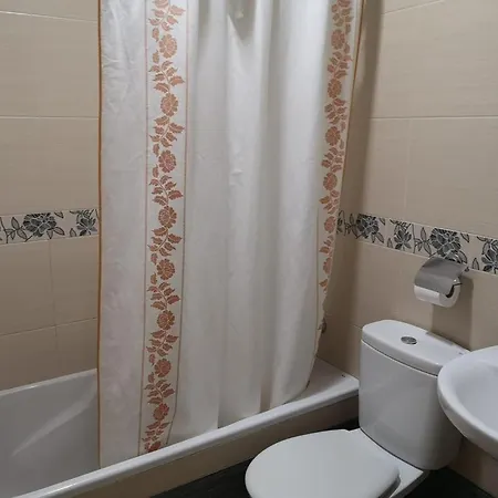 Apartamento En Centro De Conil, Calle Becquer 56, A/c, Wifi, Garaje * Conil De La Frontera