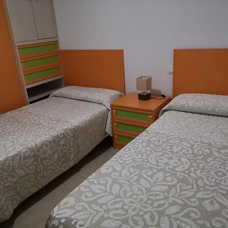 Apartamento En Centro De Conil, Calle Becquer 56, A/c, Wifi, Garaje *