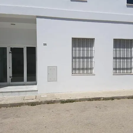 Apartamento En Centro De Conil, Calle Becquer 56, A/c, Wifi, Garaje